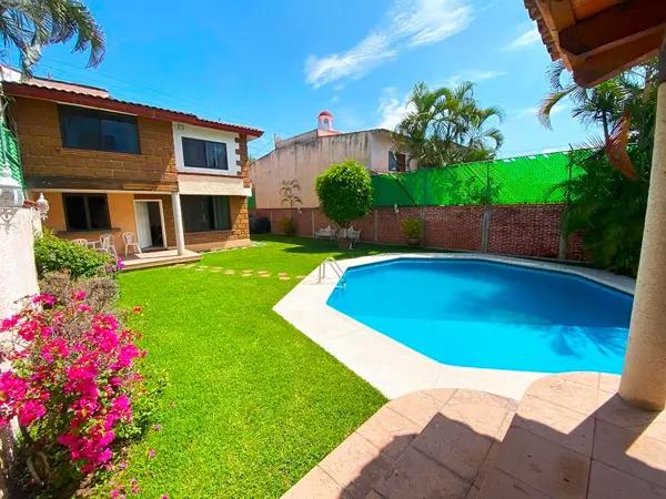 Casa en venta en el Fraccionamiento Burgos Bugambilias con Alberca en Temixco Casa en venta en el Fraccionamiento Burgos Bugambilias con Alberca en Temixco
