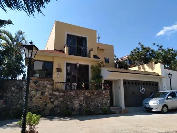 VENTA CASA EN FRACCIONAMIENTO LOMA LINDA –AHUATLÁN - $ 6,500,000