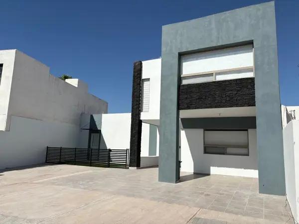 CASA INTELIGENTE CON OFICINA EN RENTA EN SENDEROS, TORREON COAH.