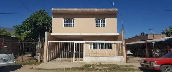 Venta casa en Peral #287, Colonia Camichines, C.P. 48903