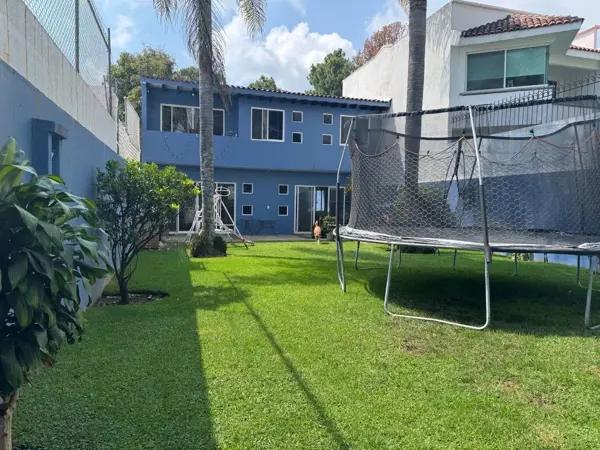 Casa en venta en Cuernavaca; clima fresco y favorable.