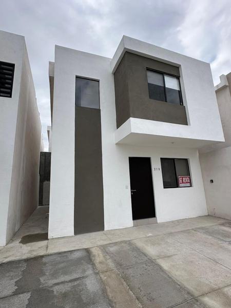 Renta de Casa en Céntrika Huinalá, Apodaca, con Jardín y Seguridad