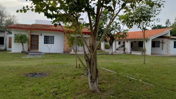 Casa en Venta en Tlalixcoyan, Veracruz - Espaciosa y Bien Ubicada Casa en Venta en Tlalixcoyan, Veracruz - Espaciosa y Bien Ubicada
