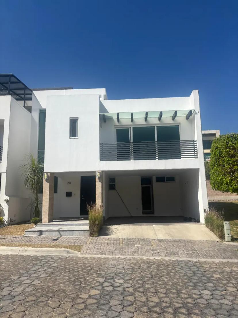 Foto 0 de Amplia casa en vemta a unos pasos de Sonata | Id nn-on1000106