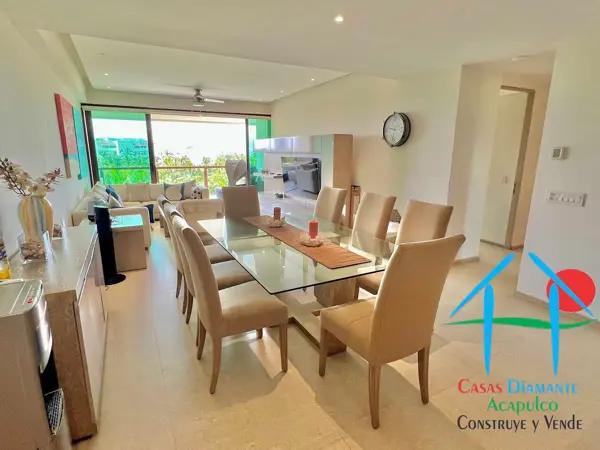 Depa de 4 recámaras con terraza y vista a las albercas y áreas comunes