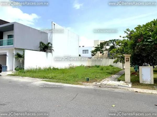 Terreno cerca de Plaza Américas, Boulevard y Playa. ¡Aceptamos FHSSTE!