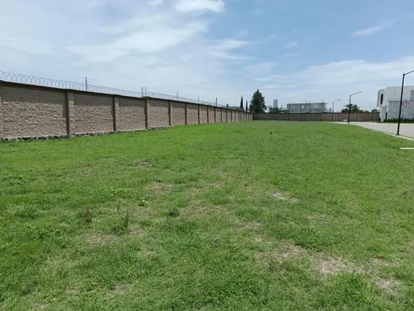 SE VENDE TERRENO LOMAS DE ANGELOPOLIS (ZONA CASCATTA)