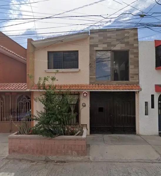 Se Vende Casa de Recuperación Bancaria en C. Ópalo, Col. Esmeralda, San Luis Potosí