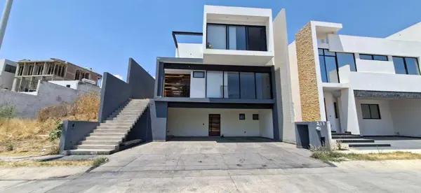CASA EN RENTA EN LEÓN, ZONA DORADA