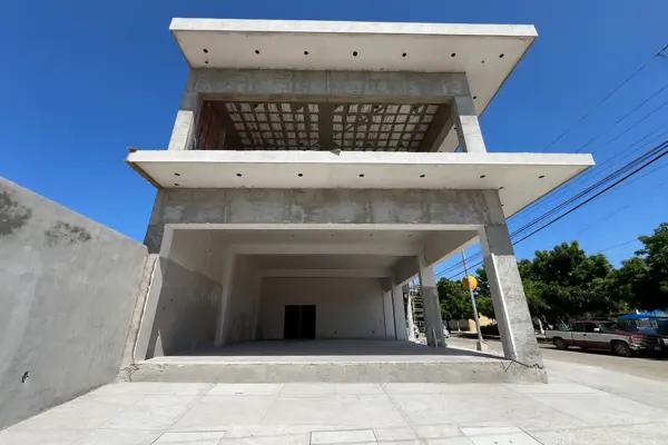 Local en renta – Esquina Libramiento 2 y Av. Santa Rosa (planta baja