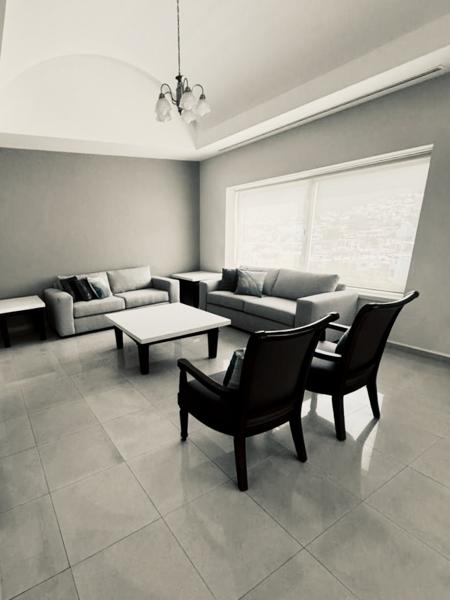 IMPECABLE PENTHOUSE AMUEBLADO DE 3 RECAMARAS Y CUARTO DE SERVICIO EN RENTA
