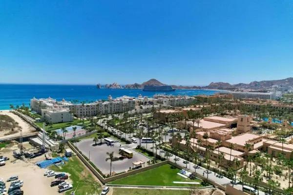 DEPARTAMENTO EN VENTA EN  AMATERRA CABO SAN LUCAS A 350 METROS DE PLAYA EL MEDANO EN LOS CABOS