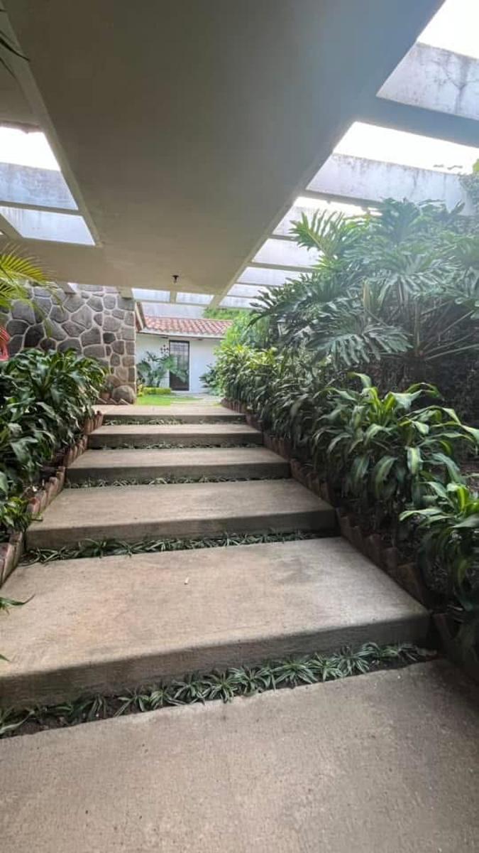 Foto 0 de EN VENTA! GRAN OPORTUNIDAD EN ESQUINA CON USO COMERCIAL | Id nn-bl1000245