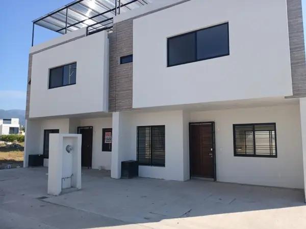 Casa nueva en renta sin muebles en  Pto. Vallarta de 3 rec. 3 baños, Colonia Villas  Universidad