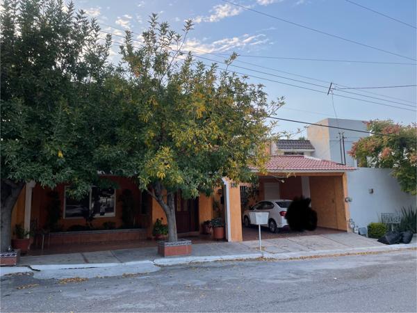 Casa en venta en Fraccionamiento Bugambilias, Saltillo, Coahuila - Excelente ubicación y confort