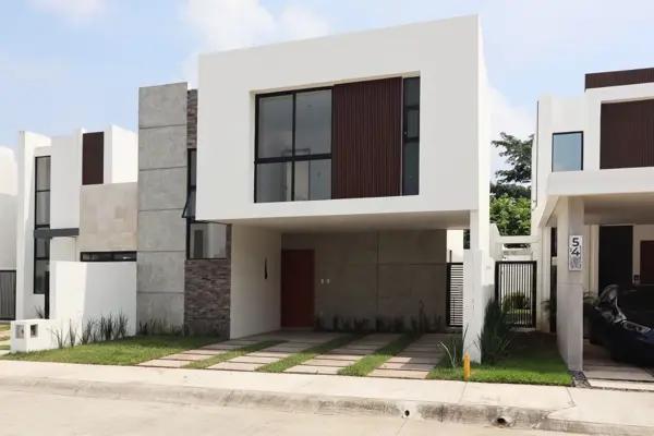 Casa en venta en Lomas del Dorado, Boca del Río: Amplia vivienda en comunidad cerrada
