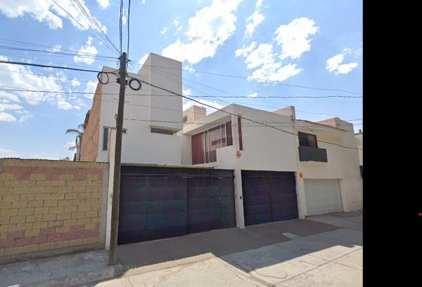 Casa a Minutos del Parque Tangamanga  en Colinas del Parque, SLP (Si está muy cerca del parque)