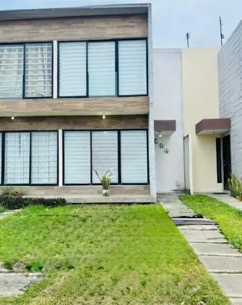 Se Vende Casa de Recuperación Bancaria en Cto.  Zaria, Col. Fracc. Alika, Cd. Veracruz