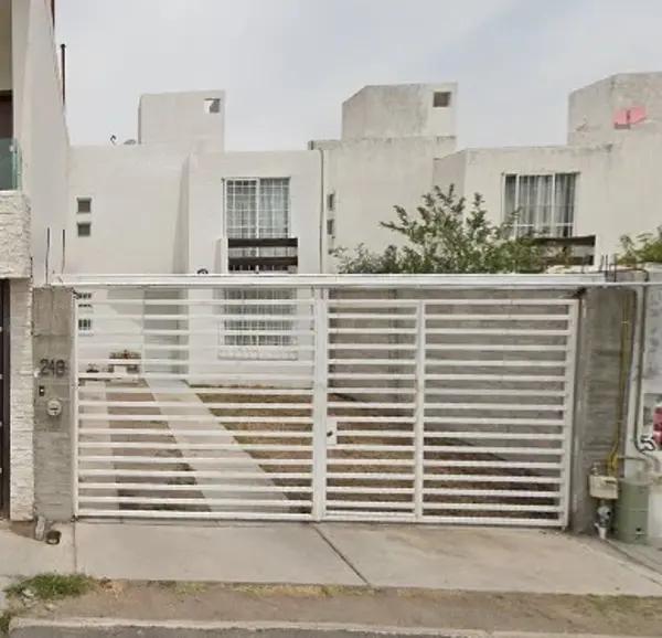 Se Vende Casa de Recuperación Bancaria en Cto. Carranco,  Col. Misión Candiles,  Corregidora Qro.