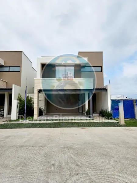 ¡Casa en VENTA en Residencial San Marcos!