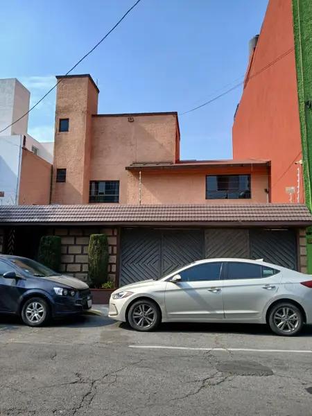 VENTA DE CASA AMPLIA EN RESIDENCIAL LA ESCALERA