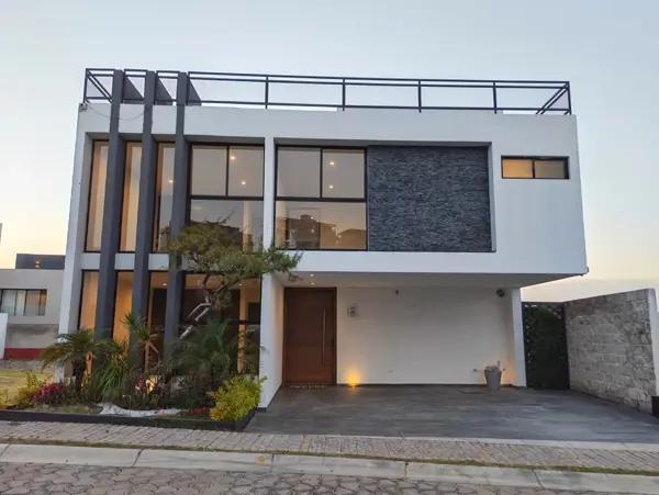 CASA EN VENTA EN ZONA CASCATTA, LOMAS DE ANGELÓPOLIS, PUEBLA.