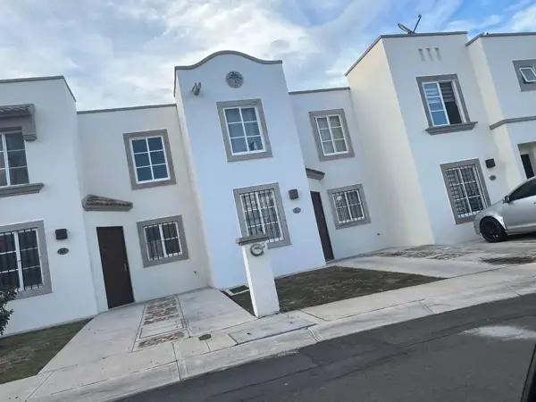 Se Vende Casa de Recuperación Bancaria en Av. Puerta Verona, 76235 Santiago de Querétaro