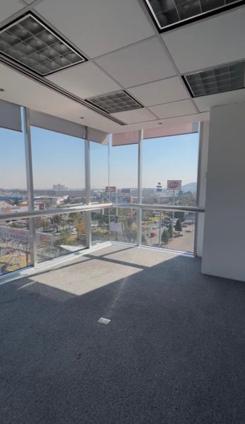OFICINA DE 95m2 CON CUBÍCULOS PRIVADOS Y RECEPCIÓN DENTRO DE EDIFICIO CORPORATIVO