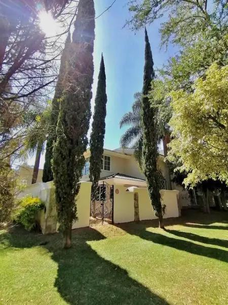 CASA EN VENTA BUGAMBILIAS