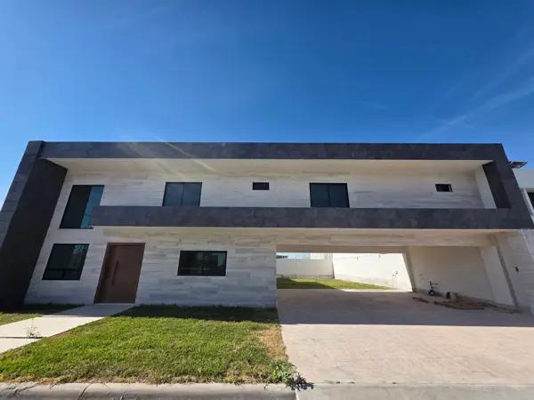 Hermosa casa para estrenar en Hacienda el Rosario con recámara en planta baja