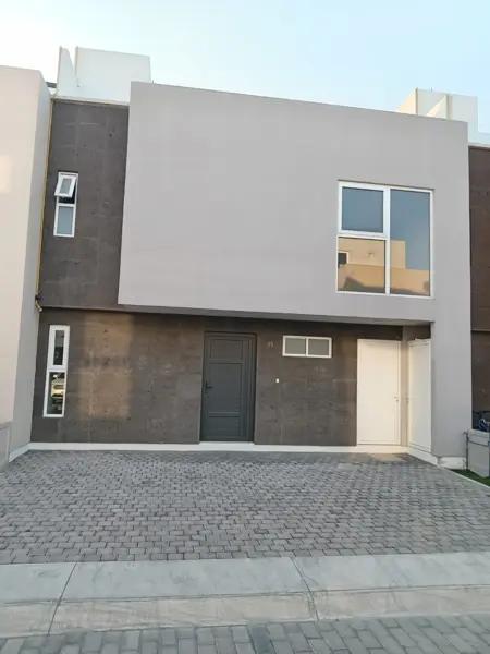 HERMOSA CASA   EN VENTA  EN EXCLUSIVA  ZONA   RESIDENCIAL  ,METEPEC  ESTADO DE  MEXICO .