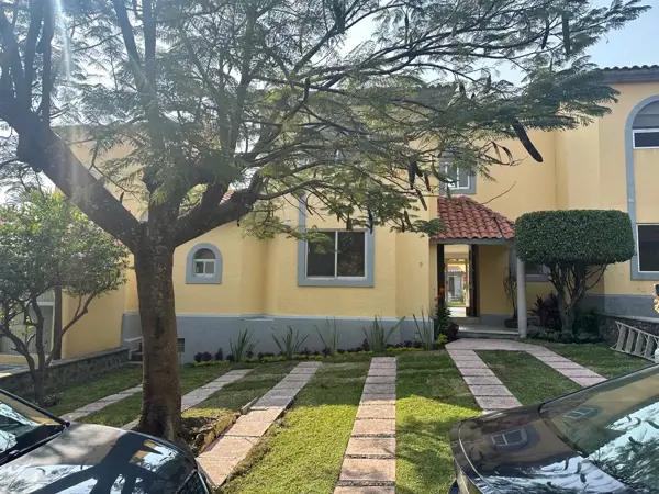 Casa Remodelada ubicada en Lomas de cortes