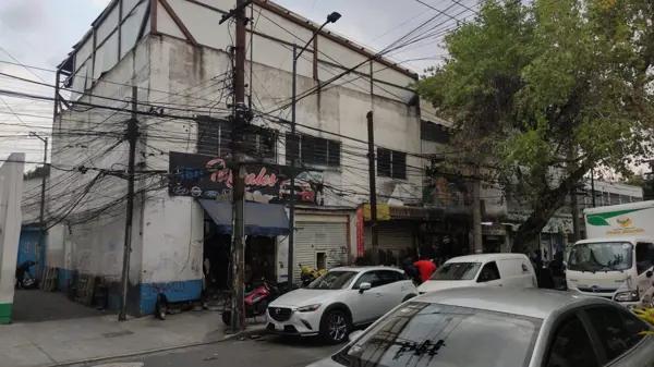 Bodega bien ubicada de dos pisos en venta en Buenos Aires, Ciudad de México