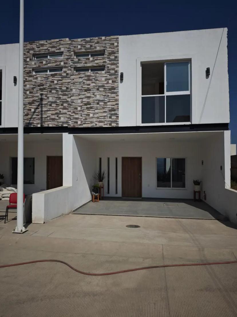 Foto 0 de Casa en Venta en Comunidad Cerrada en Zapopan, Jalisco | Id nn-qt1000134