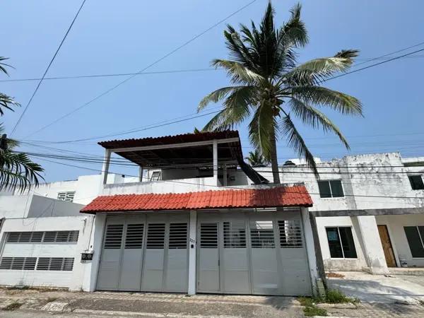 CASA EN VENTA EN LA COL RICARDO FLORES MAGON BOCA DEL RIO VERACRUZ, VER.