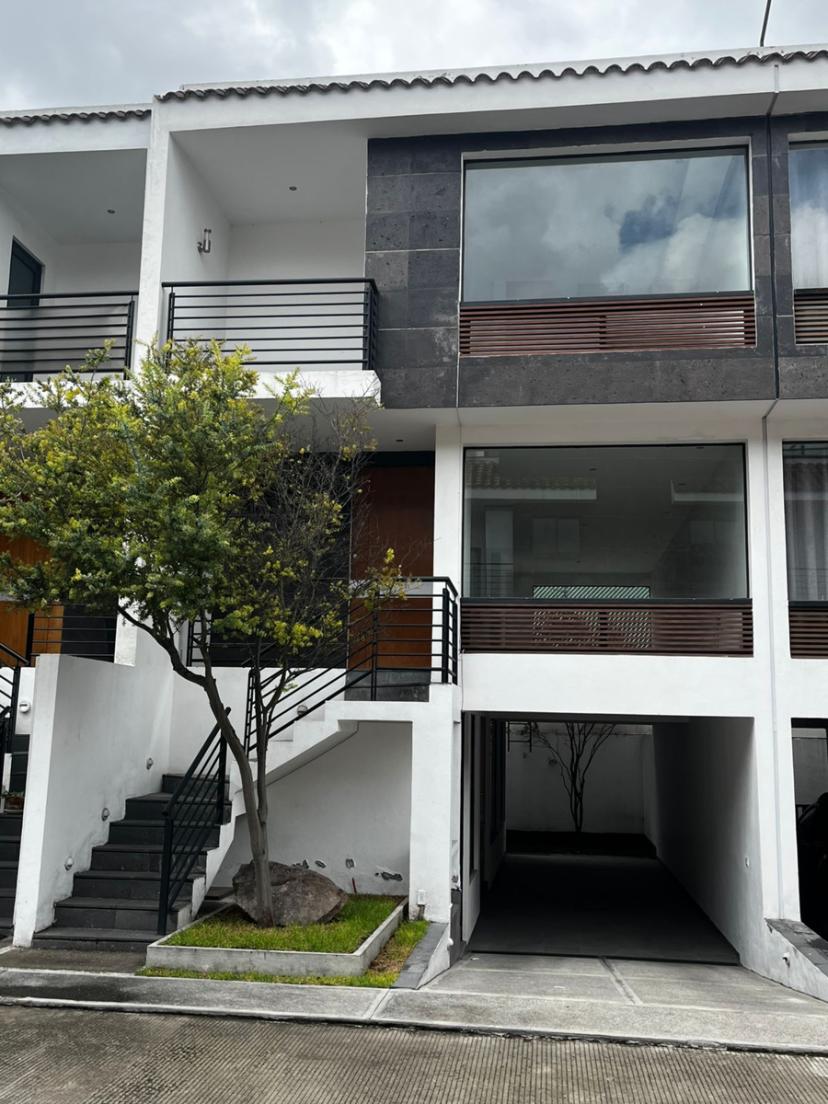 Foto 0 de CASA EN JARDÍNES DEL ALBA | Id nn-pu1000390