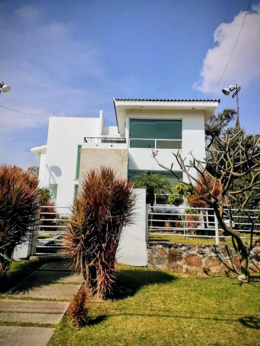 Foto 0 de EXCELENTE UBICACIÓN, AMPLIOS ESPACIOS, DOS NIVELES, TRES RECÁMARAS UNA EN PLANTA BAJA. | Id nn-km1000341