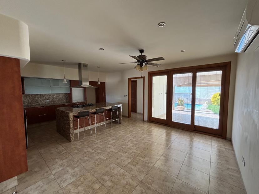 Foto 0 de Casa en Venta en Hacienda del Rosario, Torreón - Amplia y Moderna | Id nn-yc1000147