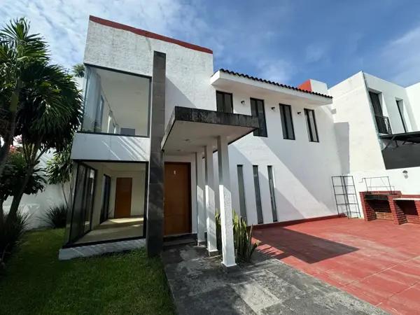 Casa en venta con portón eléctrico; Jiutepec. Casa en venta con portón eléctrico; Jiutepec.