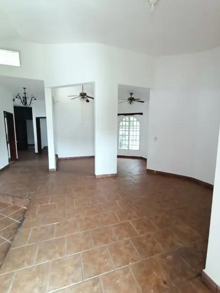 RENTO CASA CON ALBERCA EN SAN JOSÉ, TERAN