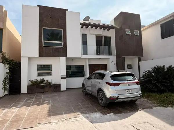 Casa en Venta en Privadas de Santiago, Saltillo - Amplia y Bien Ubicada Casa en Venta en Privadas de Santiago, Saltillo - Amplia y Bien Ubicada