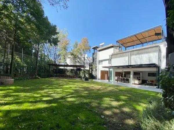 Casa en Venta con Jardín en Lomas de las Palmas, Huixquilucan Casa en Venta con Jardín en Lomas de las Palmas, Huixquilucan