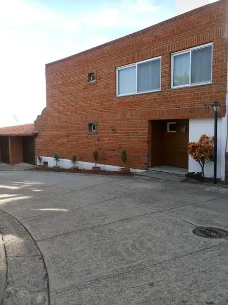 Casa en condominio horizontal con calles enjardinadas Casa en condominio horizontal con calles enjardinadas