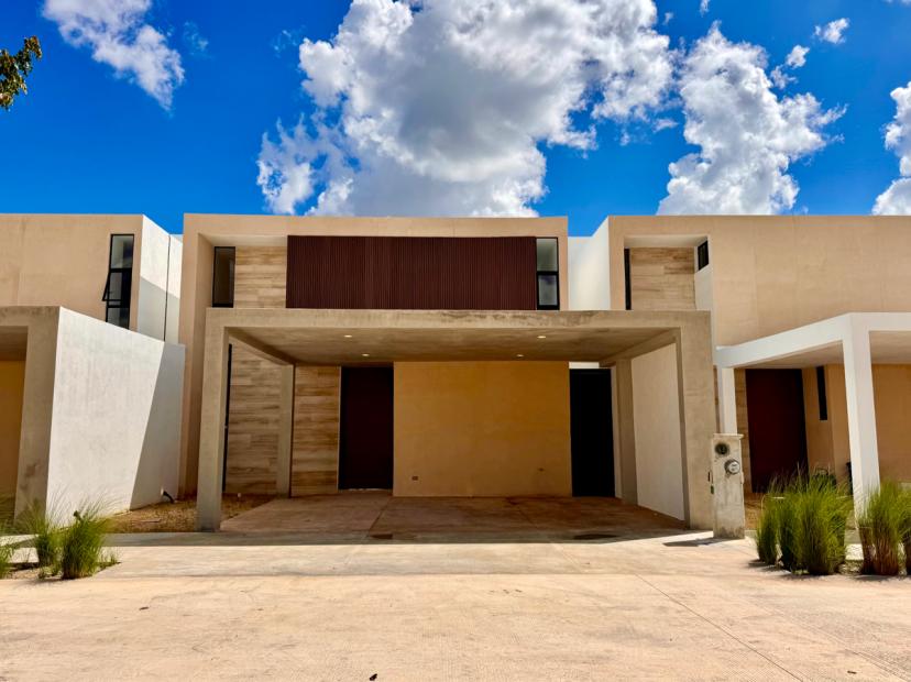 Foto 0 de CASA VENTA MÉRIDA, 4 RECÁMARAS,
LUJOSA, 340M2, PRIVADA ADANA,
AMENIDADES, ÚLTIMA | Id nn-st1000582