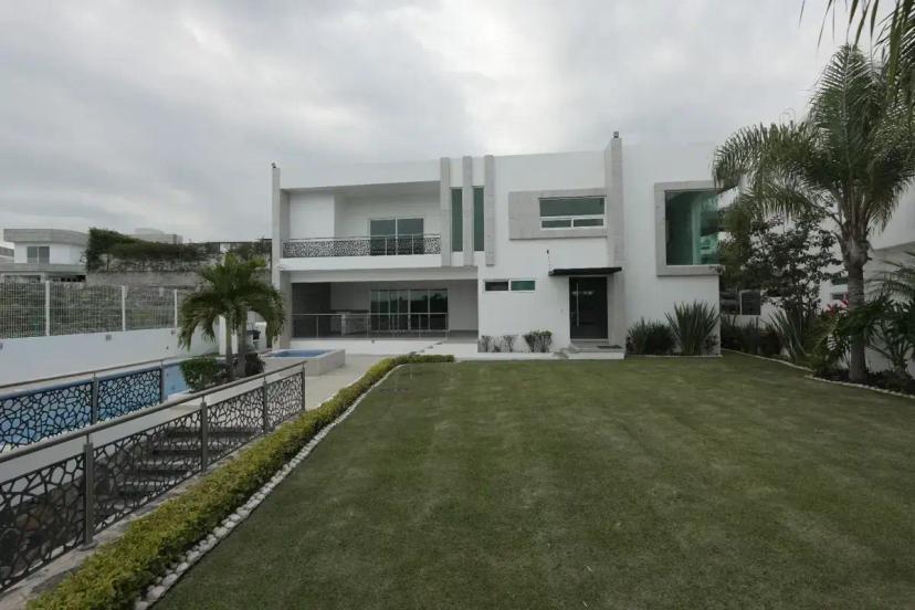 Foto 0 de Venta de casa en Lomas de Cocoyoc, Morelos. Con alberca y jacuzzi. | Id nn-gm1000544