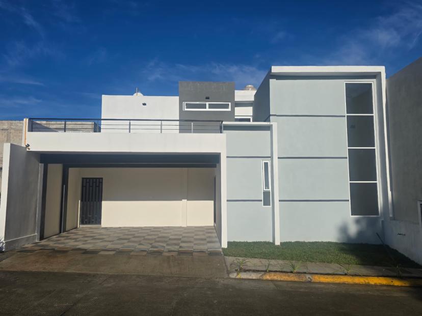 Foto 0 de Casa en venta en Coatepec, Veracruz en fraccionamiento con seguridad | Id nn-om1000126