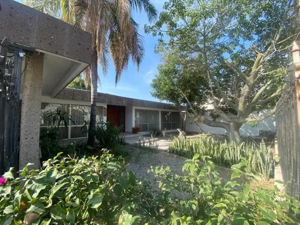 CASA VENTA AMPL. LOS ANGELES UN PISO