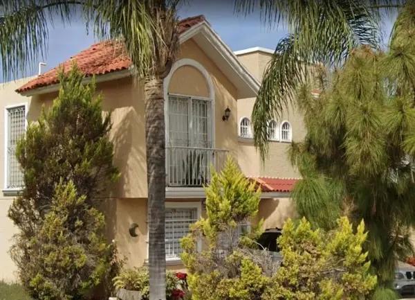 Se Vende Casa de Recuperación Bancaria en San Felipe, Res. del Valle, Zapopan Jalisco.