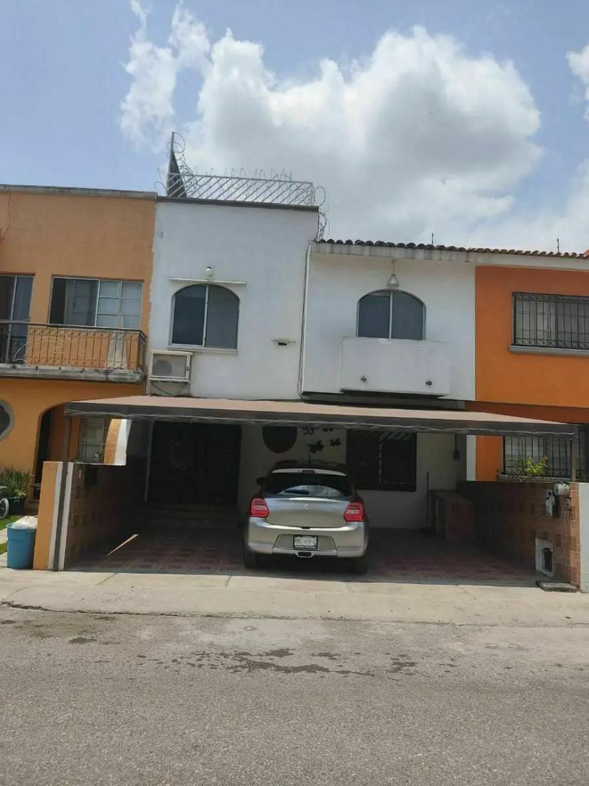 Foto 0 de CASA EN CONDOMINIO CON ALBERCA Y CON FACIL ACEESO A LA PISTA!!!! | Id mx25-kx9781