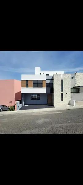 Nueva, Casa de autor en 3 niveles estudio en PB con baño completo roof garden 
Cuarto de servicio